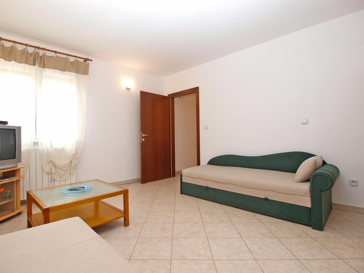 Apartment Alma 1600 Pula Exterior photo