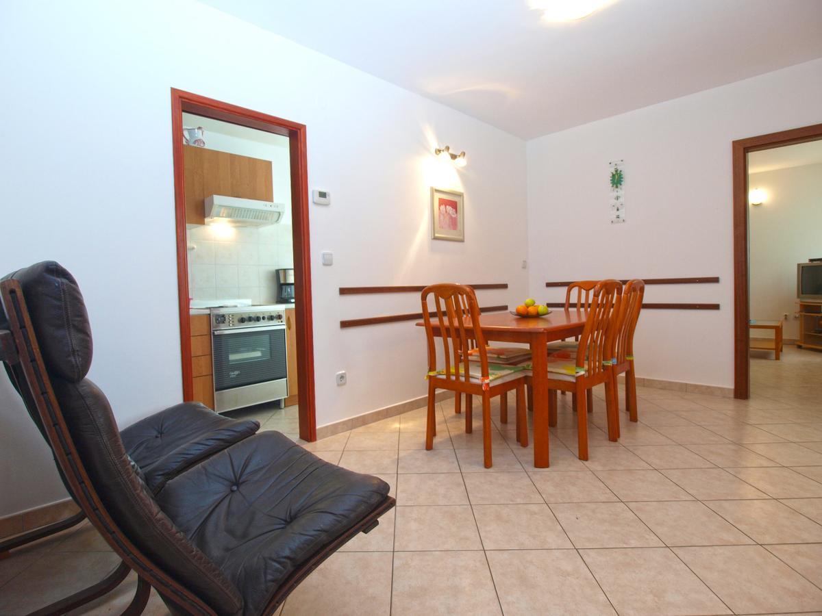 Apartment Alma 1600 Pula Exterior photo